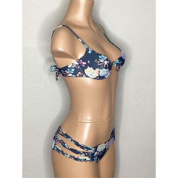 New. O’Neill floral underwire strappy bikini. Small. Retails $109 - Picture 3 of 12